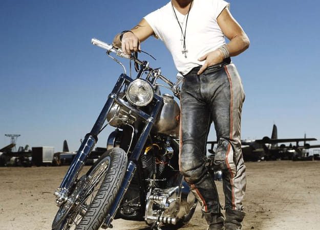 The Story Behind Mickey Rourke’s Iconic FXR in Harley-Davidson and the Marlboro Man